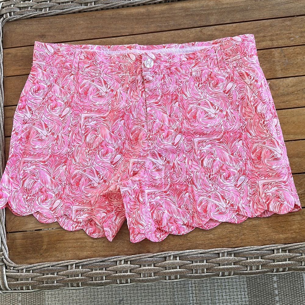 Lauren James Scalloped Shorts L